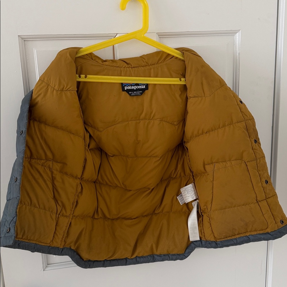 Patagonia Kids Two-Tone Gray Puffer Down Jacket (sz XS/5-6 yrs) - Picture 7 of 10
